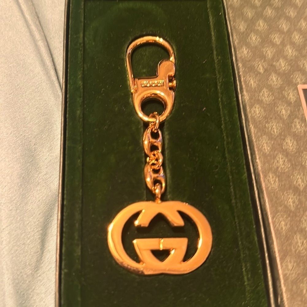 New Gucci bag charm/keychain! Accepting reasonable offers - Picture 2 of 8